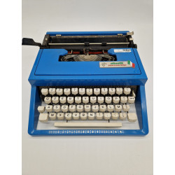 Macchina da scrivere Olivetti Italia novanta