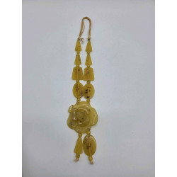 Collana rosa intagliata vintage in resina gialla