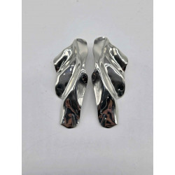 Orecchini drappeggiati forma foglia metallo