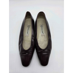 Décolleté in pelle bordeaux Pollini 